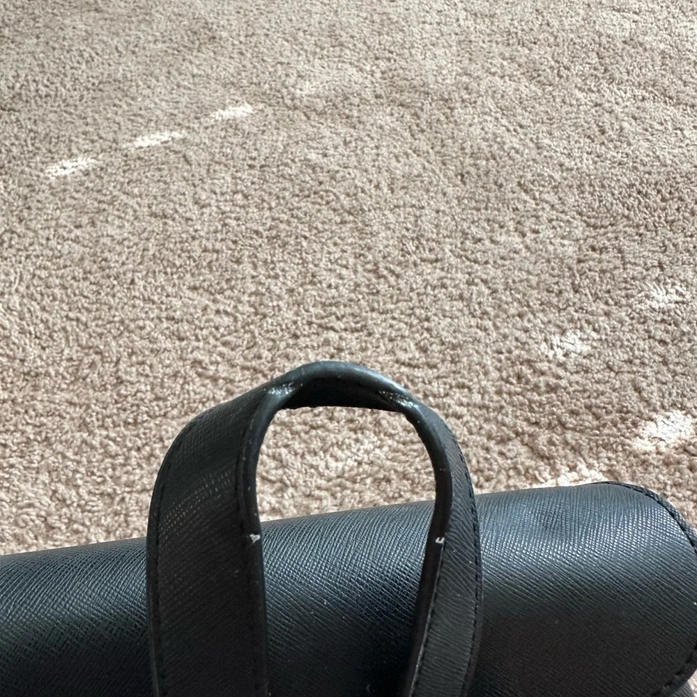 🌺Guess backpack🌺 - Picture 5 of 5